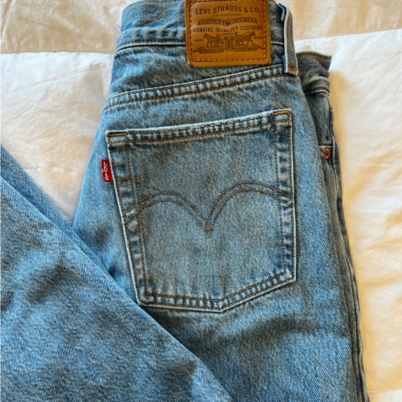 Levi Wedgie Straight Distressed Jean - Picture 1 of 5